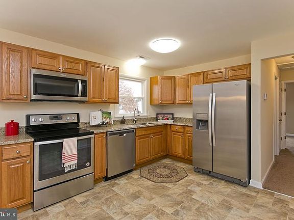 4th image of 115 Meadowbrook Dr