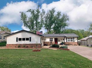 1413 El Camino St, Ponca City, OK 74604