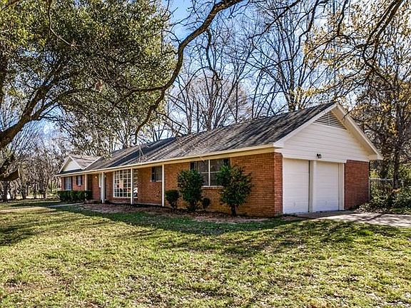 2nd image of 1739 Woods Dr