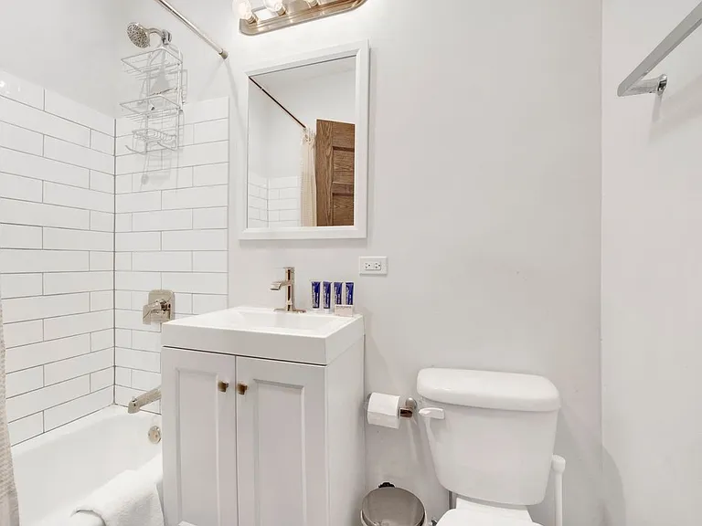 1004 W Dakin St #1 — Photo 5