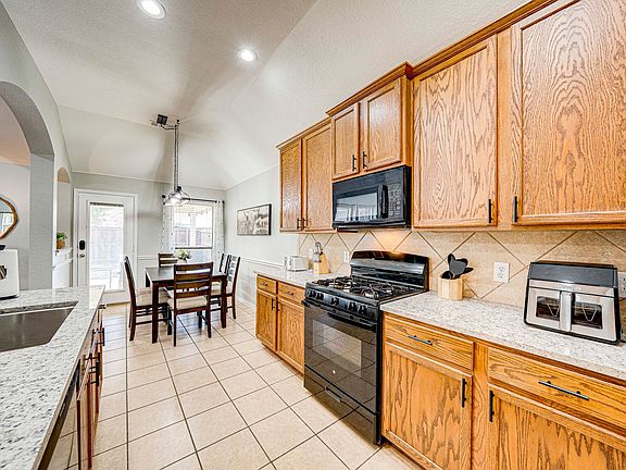 2nd image of 1700 Sparrow Ln
