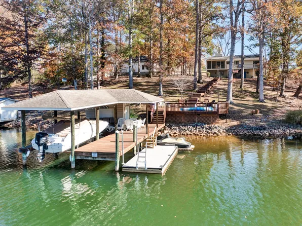 797 Oldfield Rd, Moneta, VA 24121