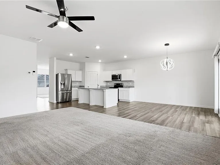 395 Knightsbridge Ln — Photo 5
