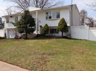 42 Union Ave, Deer Park, NY 11729