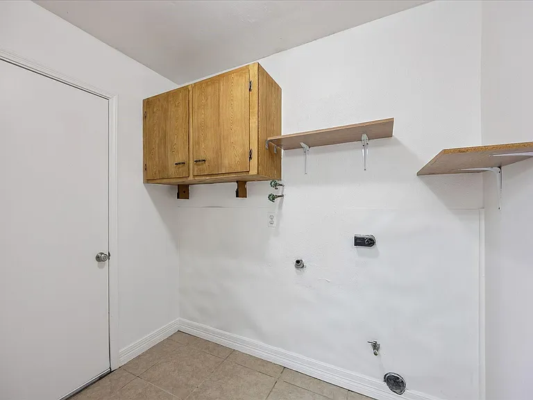 1217 E Brown Ln — Photo 14