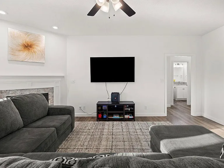 5335 Daffodil Dr — Photo 12