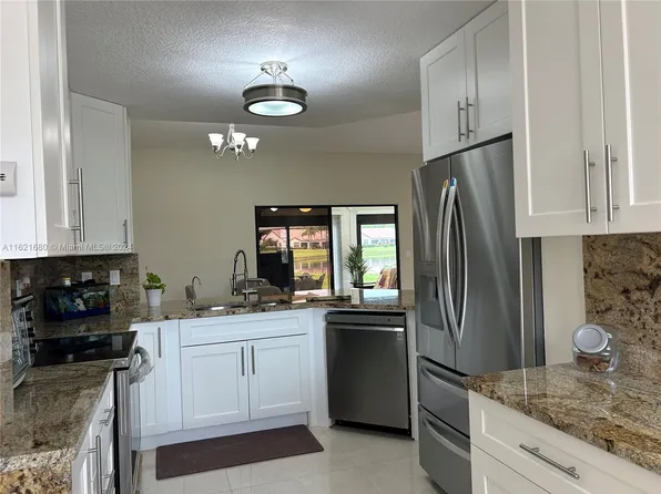 5799 Parkwalk Cir W, Boynton Beach, FL 33472