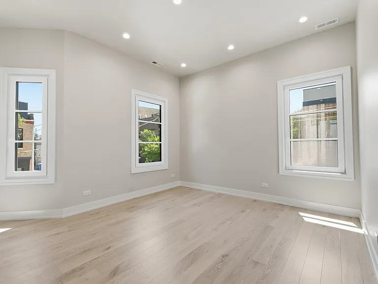 648 N Paulina St #CH — Photo 14