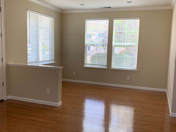 4th image of 1717 Blakesley Dr