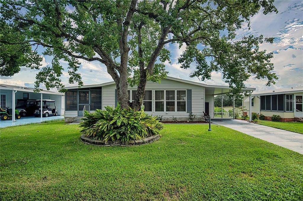 1565 Hillcrest Dr, Lady Lake, FL 32159 | MLS #G5080094 | Zillow