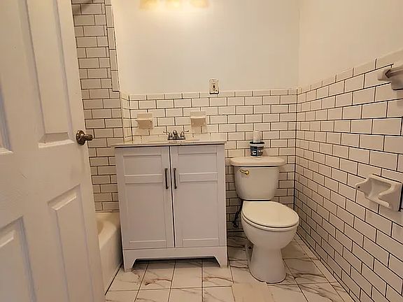 4th image of 54 Rogers Ave APT 3