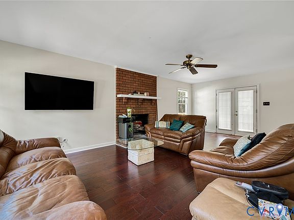 3rd image of 7236 Hartsdale Ct