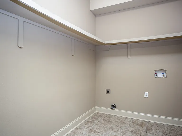 Juban Courts Condos — Photo 13