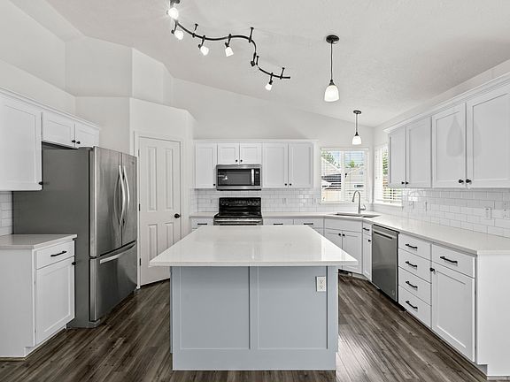 4th image of 75 Voyager Cir