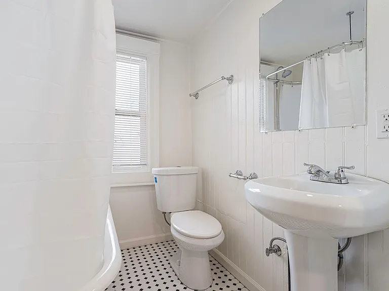 2108 San Antonio Ave #6 - Studio | 1 Bath | Upper Unit | In Home Washer And Dryer — Photo 8