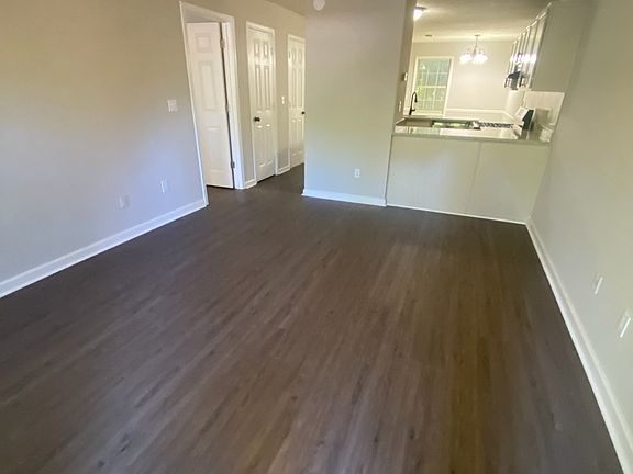 2nd image of 2076 Oakwood Dr #2076