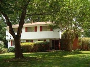 8525 Acorn Cir, Vienna, VA 22180