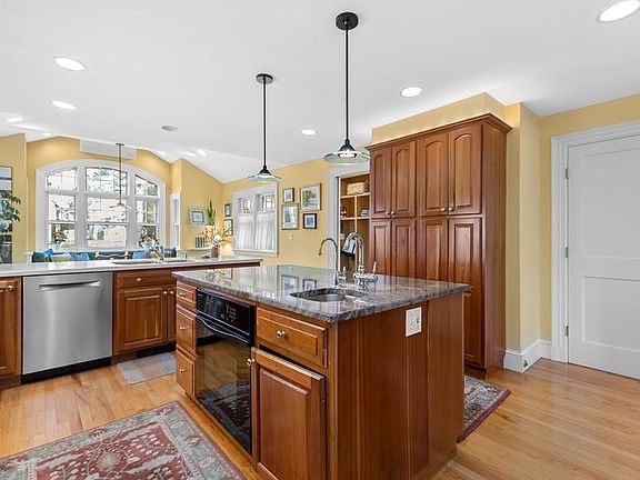 5th image of 37 Brewster Rd