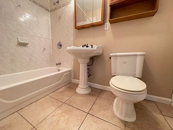5th image of 569 W Side Ave #2E