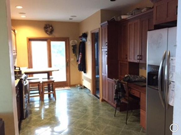 3rd image of 555 W Olive St