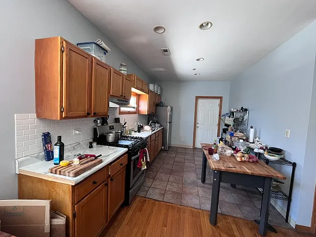 5668 N Clark St #2 — Photo 3