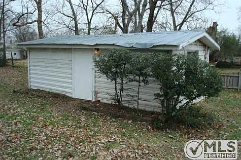 3rd image of 515 Deery St