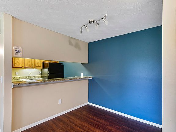 4th image of 5500 S Floral Cres
