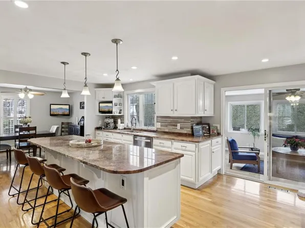 13 Orchid Trl, Coventry, RI 02816