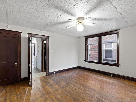 4th image of 4234 Dewey Ave