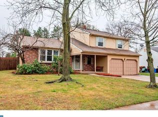 6 Stratford Ln, Mount Laurel, NJ 08054