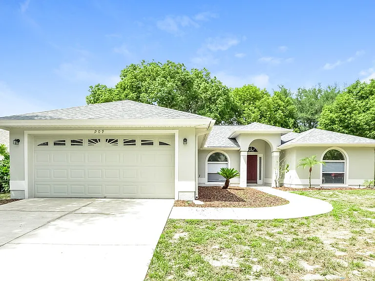 909 Vassar Dr — Photo 1
