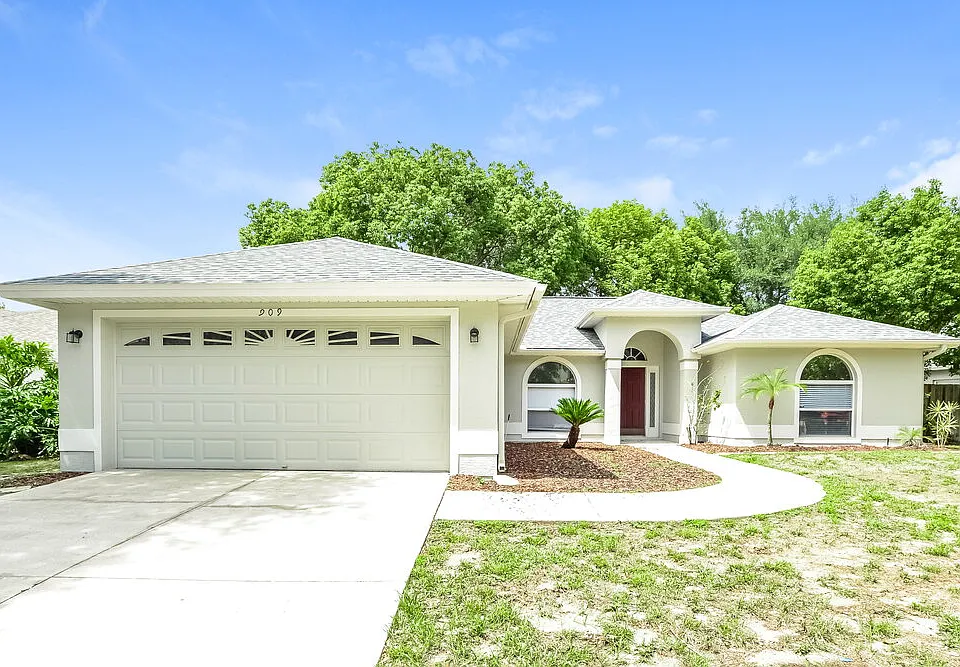 909 Vassar Dr
