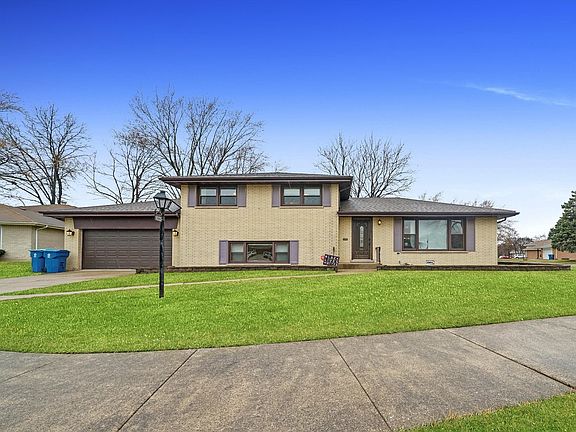 2nd image of 16922 Ingleside Ct