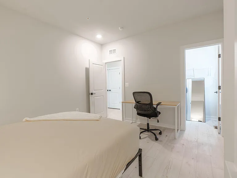402 Meadow Creek Dr — Photo 22