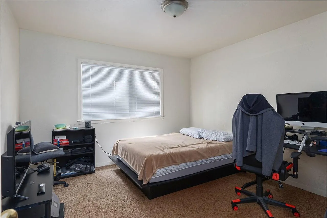 4 bed, 5376 sqft, $2,400 — Photo 4