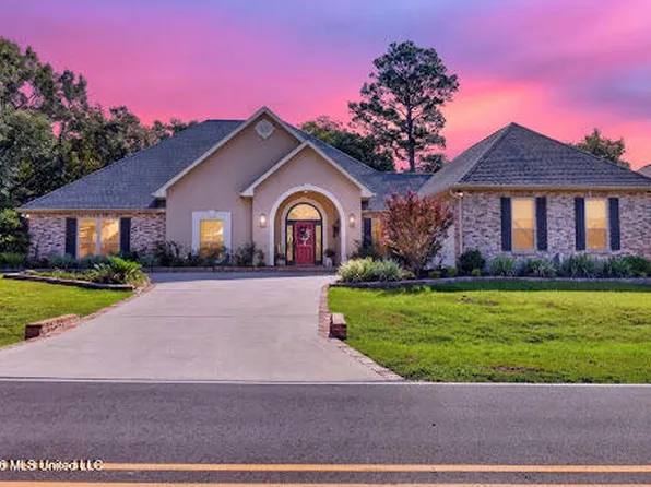 7524 Cherry Hill Dr, Diamondhead, MS 39525