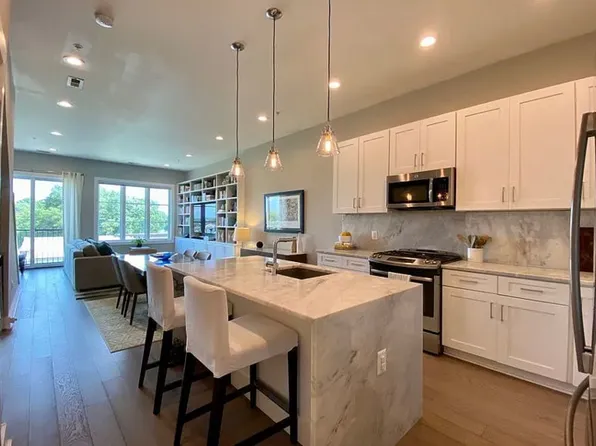 225 20th St NE APT 4, Washington, DC 20002