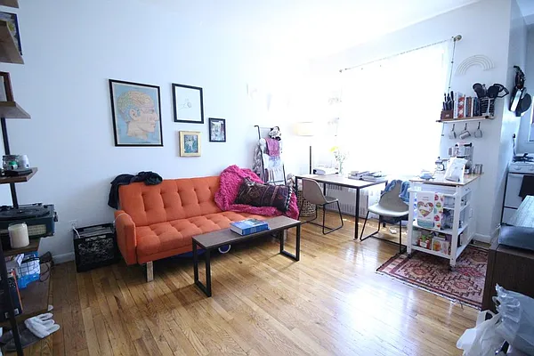 Rented by Dynamik Realty | media 7