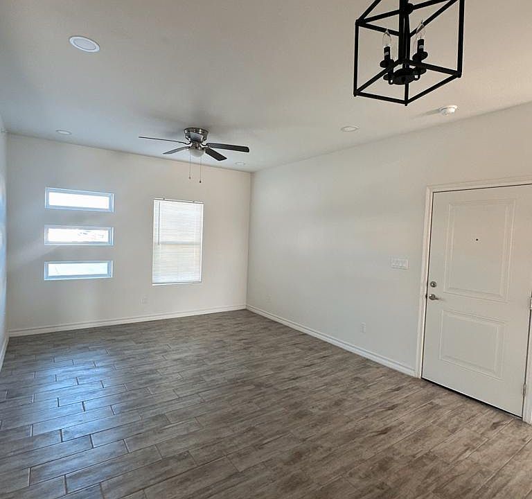 1st image of 1700 New Orleans Cir N