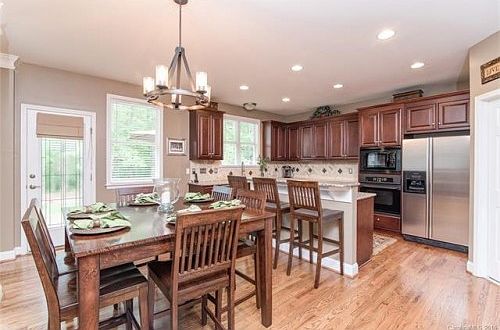 5th image of 11404 Canoe Cove Ln