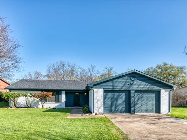 1721 S Timber Ct, Benbrook, TX 76126