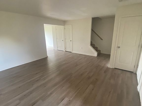4th image of 154 Nicole St