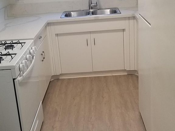 4th image of 304 N Rossmore Ave APT 40