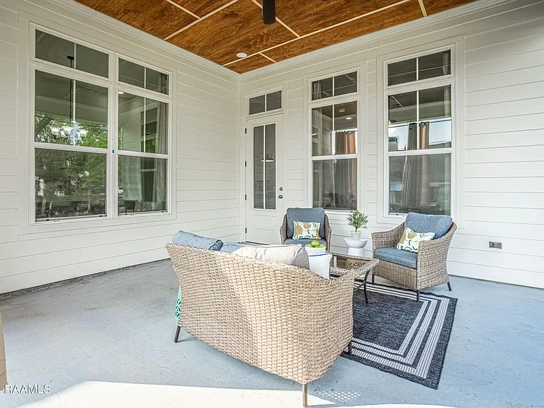 404 E Martial Ave — Photo 33