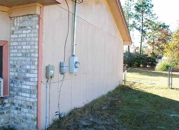 3rd image of 2717 Sandalwood Dr N