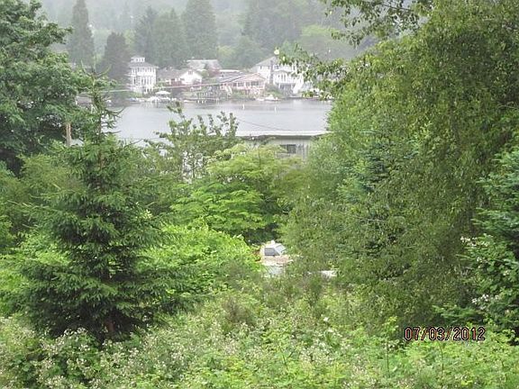 3rd image of 909 116th Ave SE