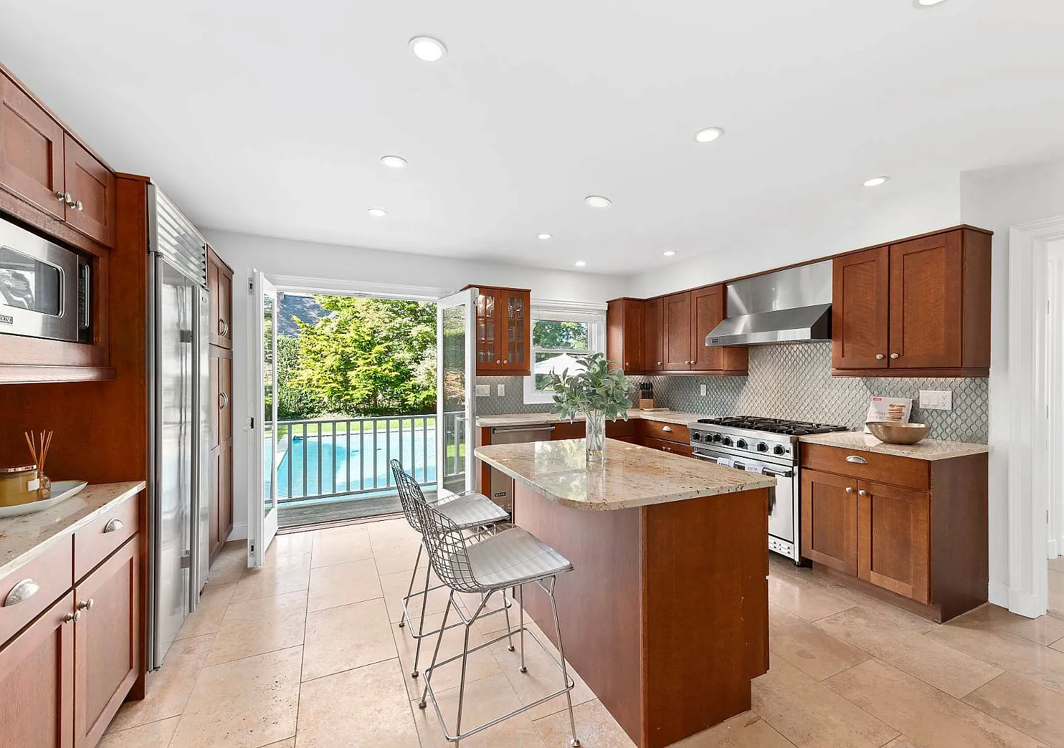 Beautifully Renovated In Sh Village! — Photo 4