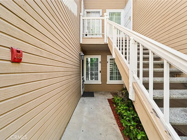 3860 Amberly Dr — Photo 1