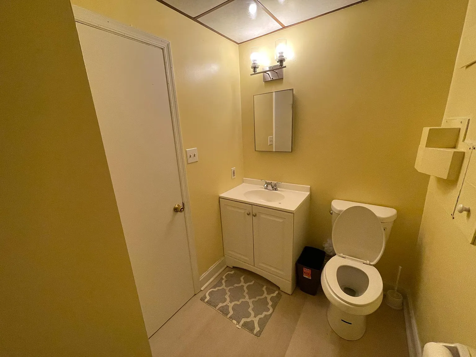 4 bed, 2800 sqft, $1,600 — Photo 3