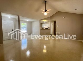 102 Barrow Ct, Raeford, NC 28376